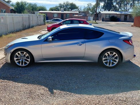Used 2013 Hyundai Genesis 2.0T image 4