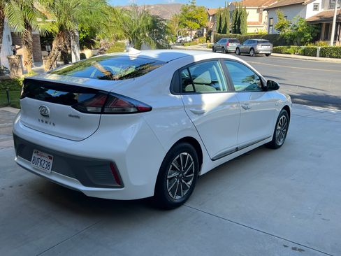 Used 2020 Hyundai Ioniq SE image 11