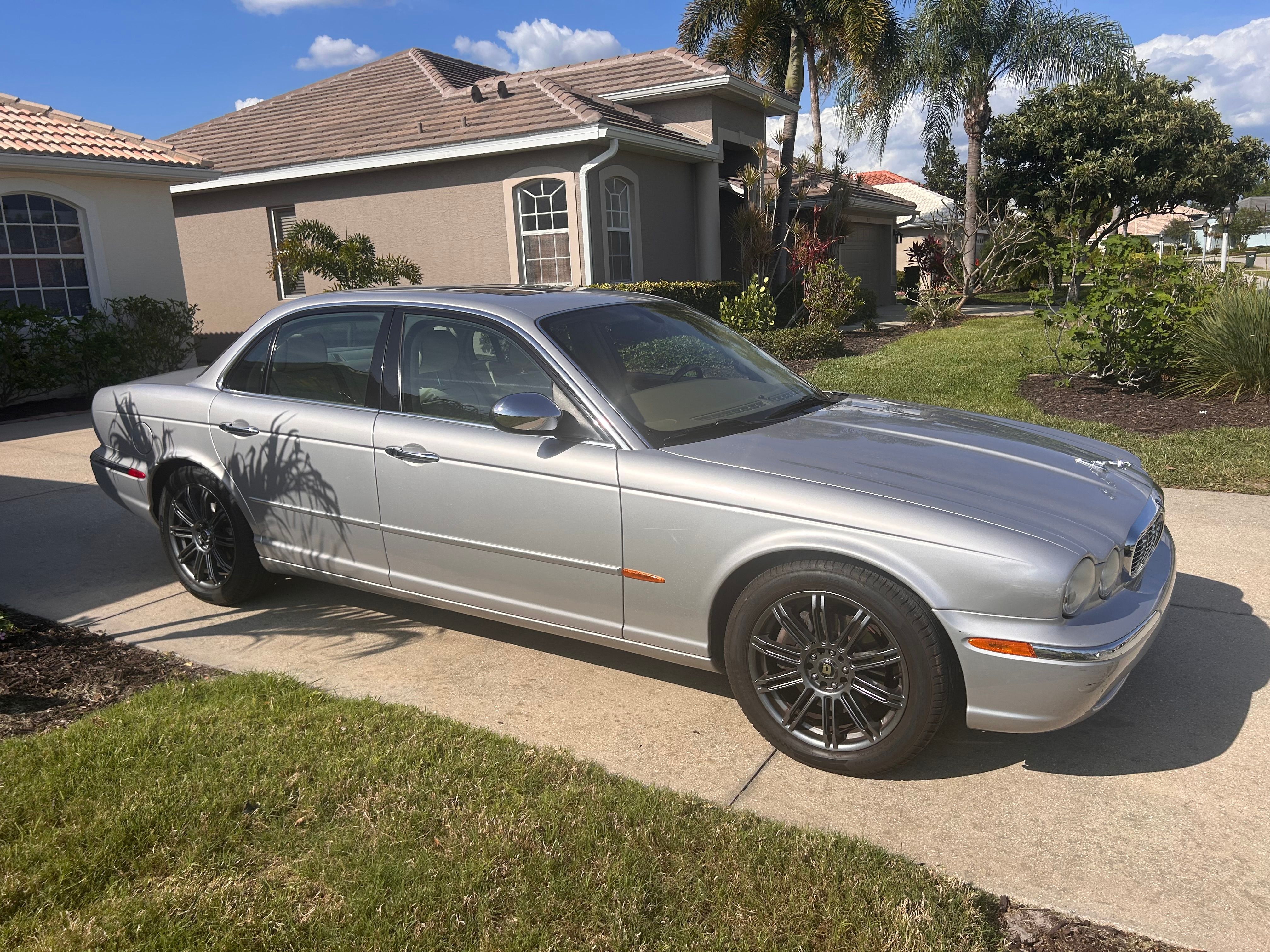 Used 2004 Jaguar XJ8 RWD image 6