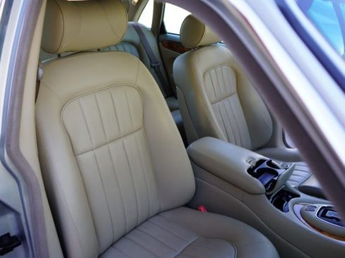 Used 1998 Jaguar XJ8 image 7