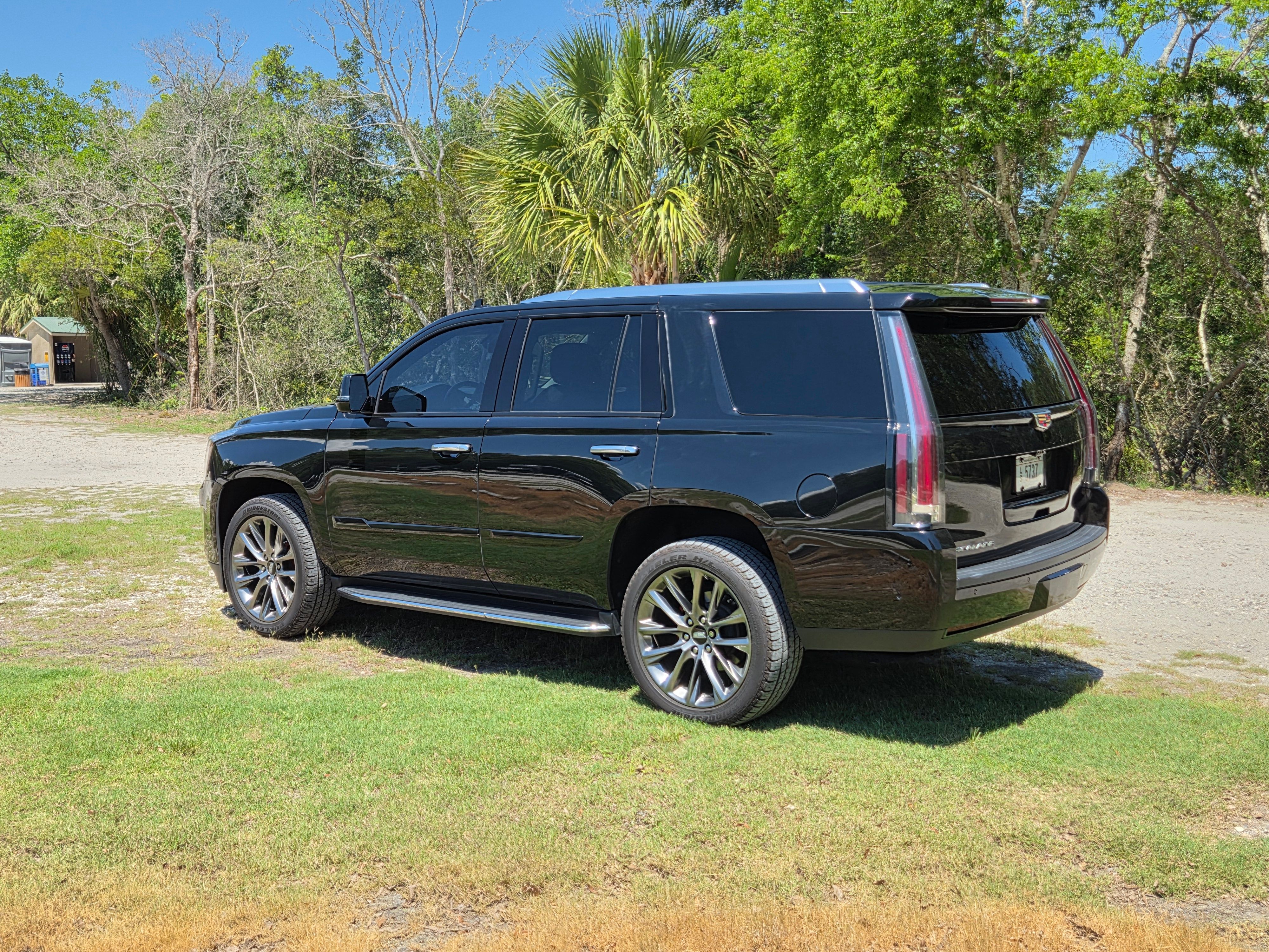 Used 2020 Cadillac Escalade Luxury w/ Escalade Sport Edition RWD image 6