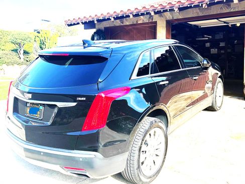 Used 2017 Cadillac XT5 Platinum w/ Driver Assist Package image 4