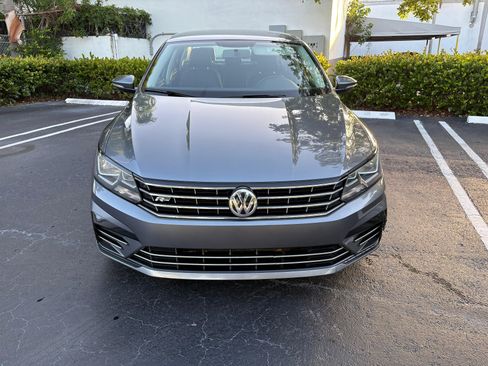 Used 2018 Volkswagen Passat 2.0T R-Line image 2