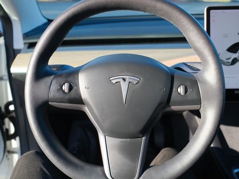 Used 2021 Tesla Model 3 Standard Range Plus RWD image 19