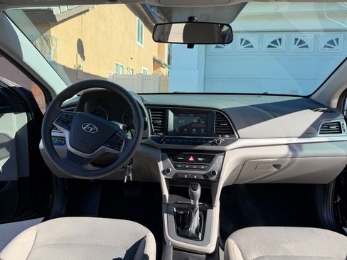 Used 2017 Hyundai Elantra SE image 12