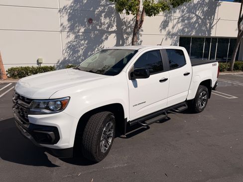 Used 2022 Chevrolet Colorado Z71 AWD/4WD image 2