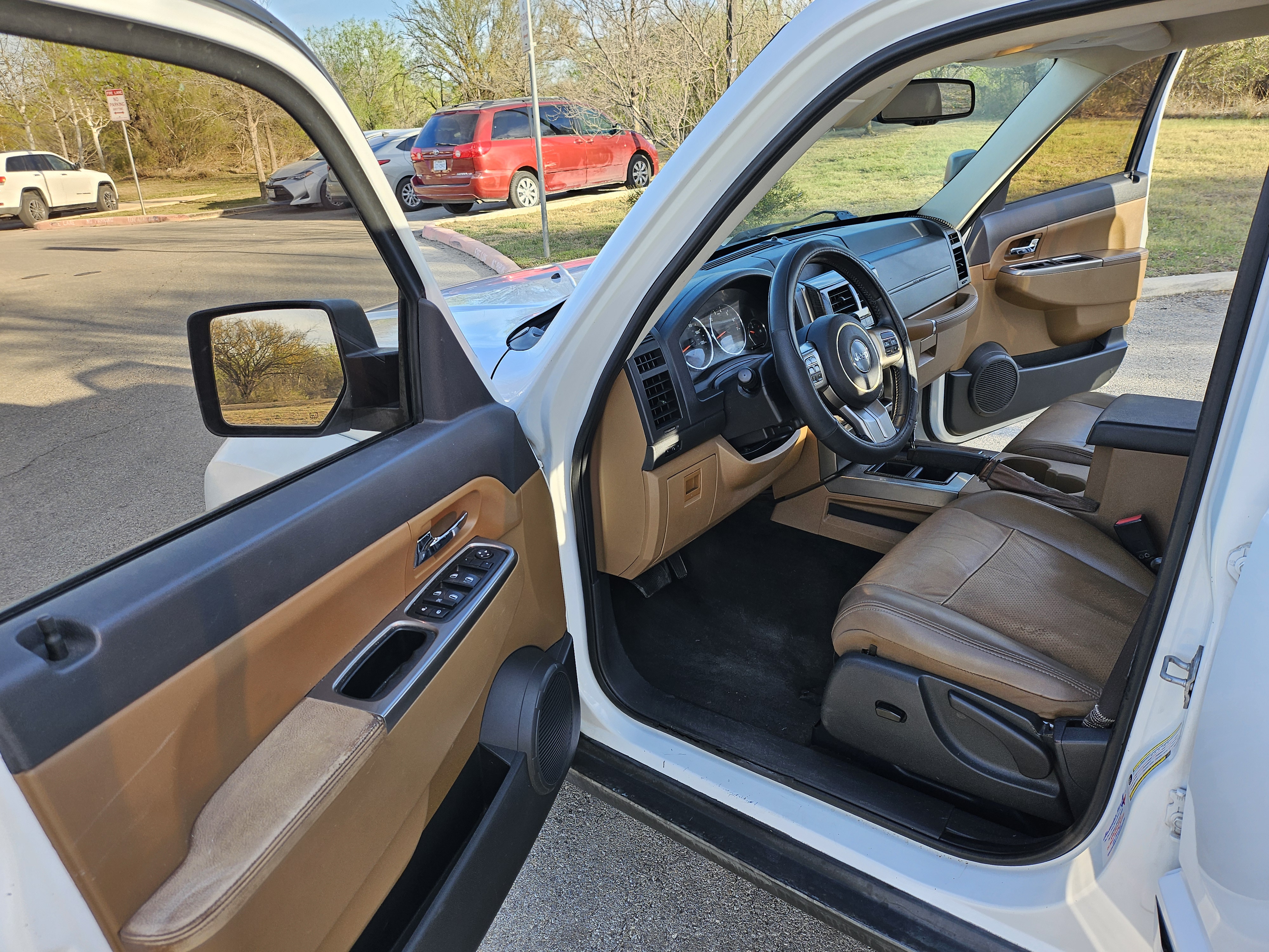 Used 2012 Jeep Liberty Limited RWD image 20