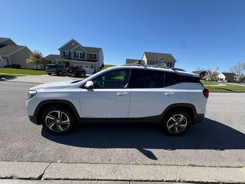 Used 2018 GMC Terrain SLT AWD/4WD image 1