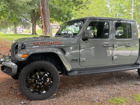 Used 2022 Jeep Gladiator Overland AWD/4WD image 1