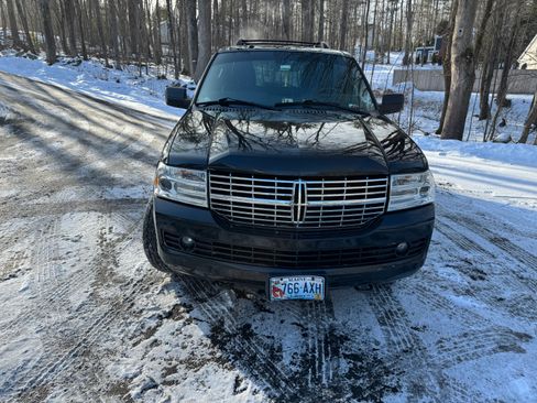 Used 2011 Lincoln Navigator L Sport Utility 4D image 8