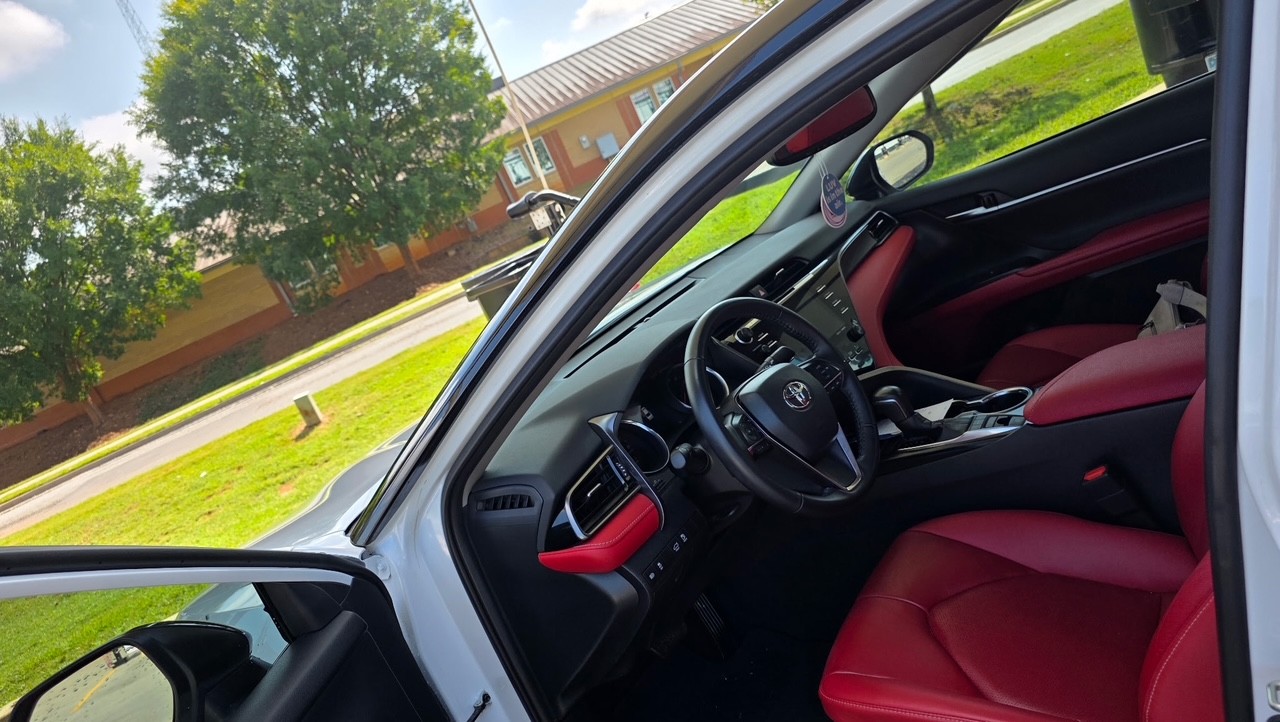 Used 2019 Toyota Camry XSE FWD image 11