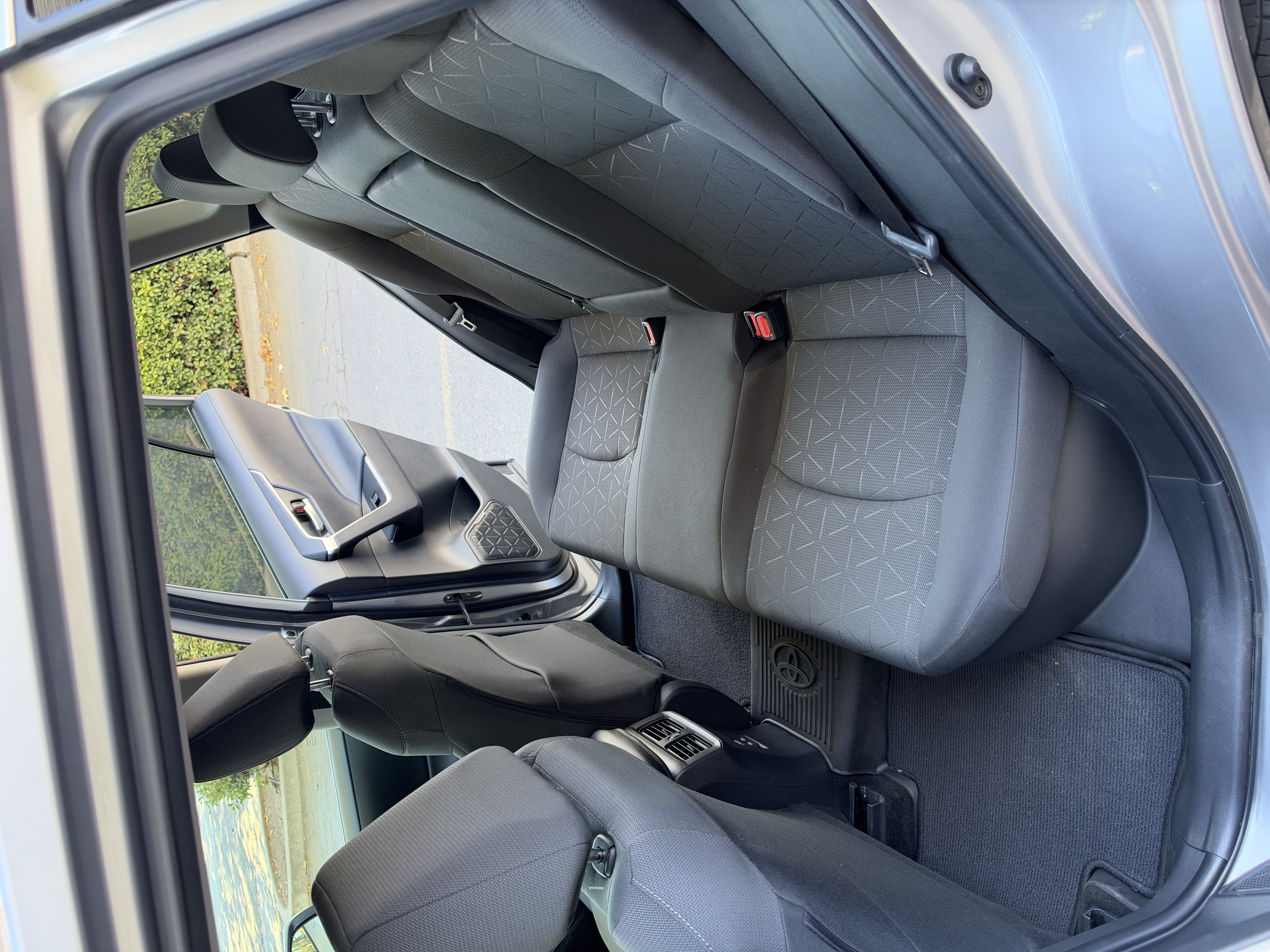 Used 2024 Toyota RAV4 XLE AWD/4WD image 12