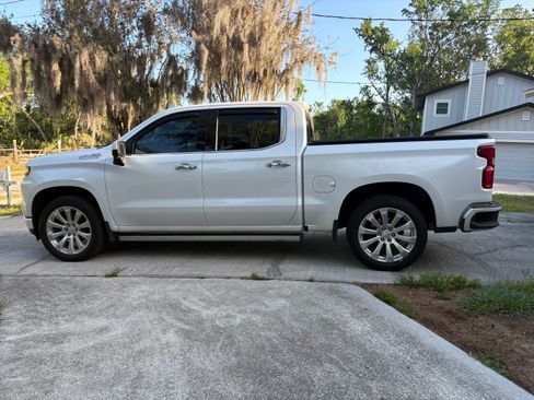 Used 2022 Chevrolet Silverado 1500 High Country image 1