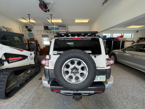 Used 2013 Toyota FJ Cruiser Sport Utility 2D image 2