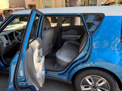 Used 2018 Kia Soul EV image 9