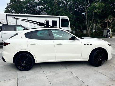 Used 2022 Maserati Levante GT image 8