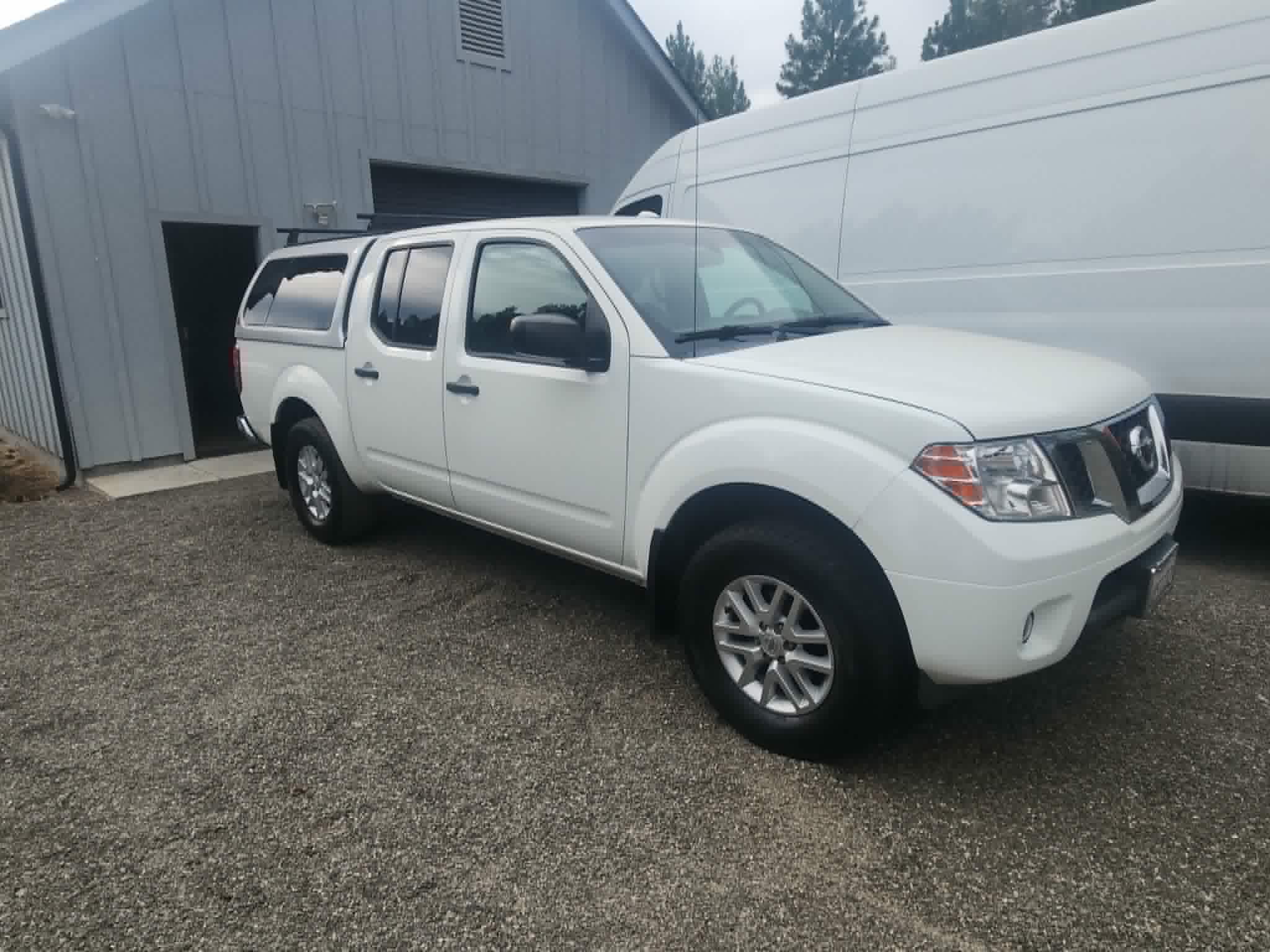 Used 2017 Nissan Frontier SV w/ SV Value Truck Package AWD/4WD image 9
