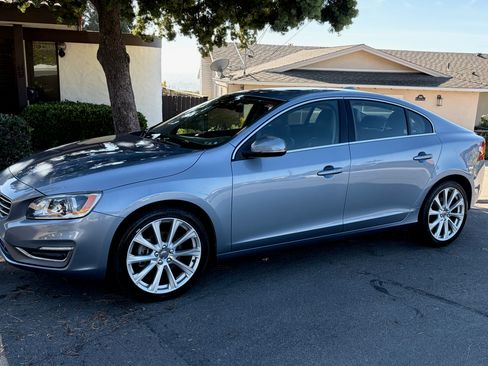 Used 2017 Volvo S60 T5 Inscription image 17
