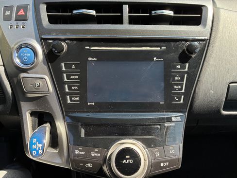 Used 2016 Toyota Prius V Four image 10