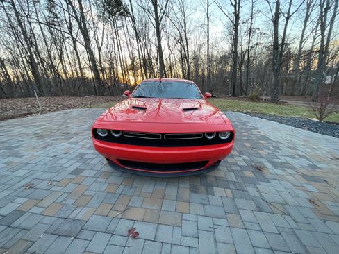 Used 2018 Dodge Challenger R/T image 9