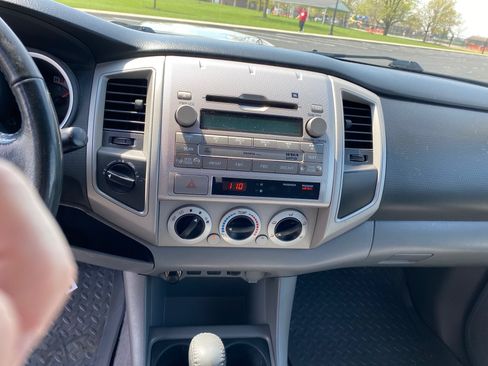 Used 2011 Toyota Tacoma 4x4 Double Cab w/ TRD Sport Pkg w/JBL Audio image 13