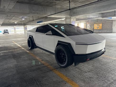 Used 2024 Tesla Cybertruck AWD Crew Cab image 6