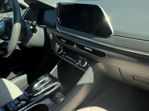 Used 2023 Hyundai Sonata SEL w/ Convenience Package FWD image 11