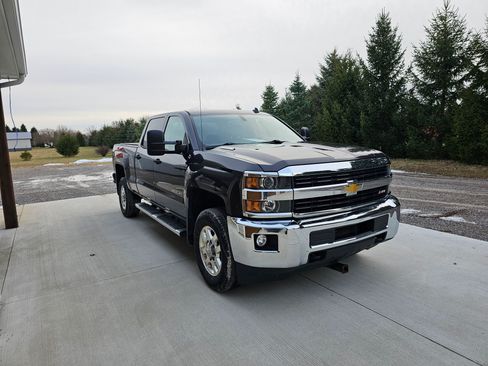 Used 2015 Chevrolet Silverado 2500 LT w/ LT Convenience Package image 2