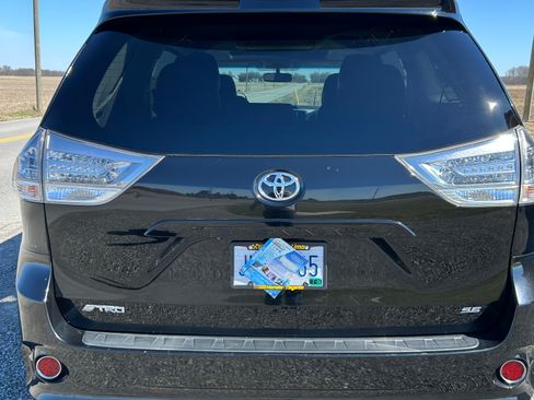 Used 2014 Toyota Sienna SE w/ SE Premium Package w/Entune image 9