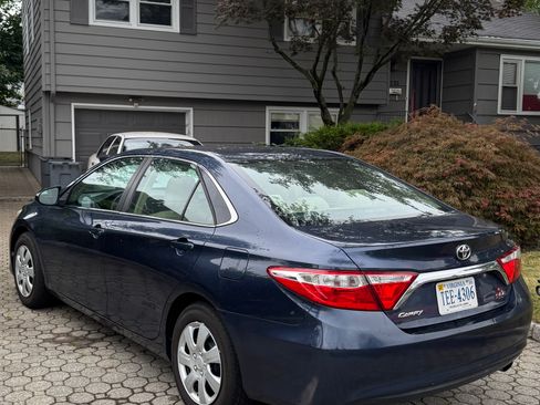 Used 2016 Toyota Camry LE image 5