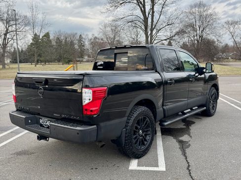 Used 2018 Nissan Titan SV image 8