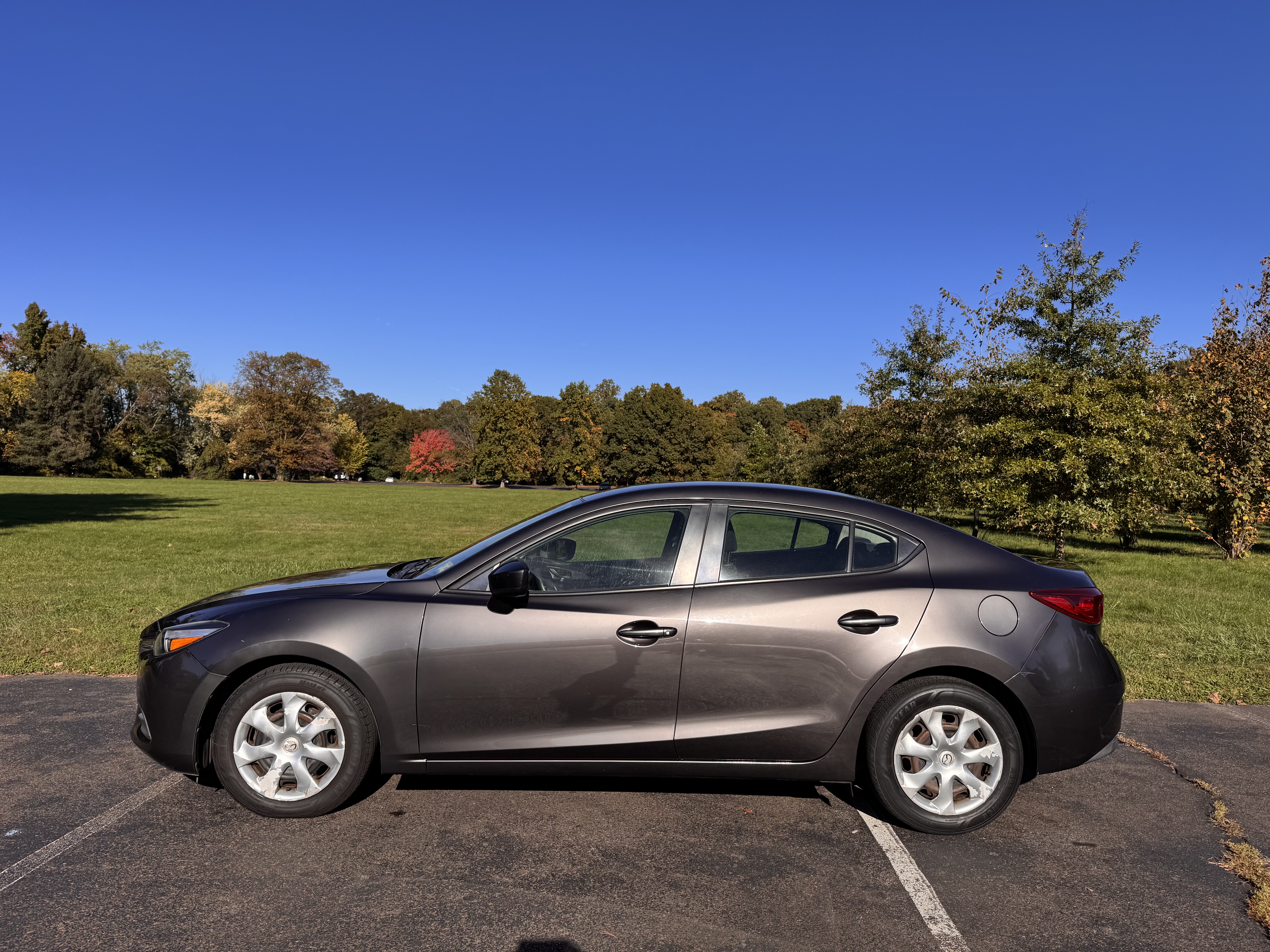 Used 2017 MAZDA MAZDA3 Sport FWD image 2