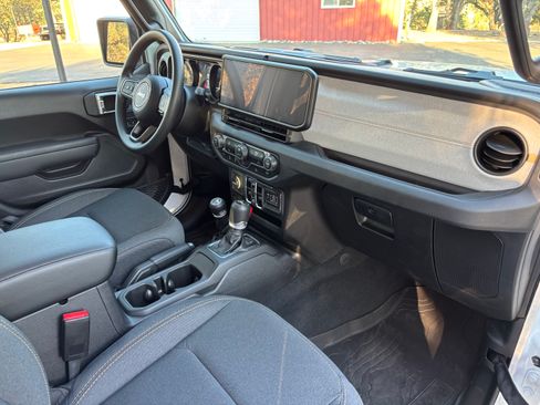 Used 2025 Jeep Wrangler Unlimited Sport AWD/4WD image 10