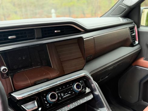 Used 2024 GMC Sierra 1500 Denali Ultimate image 8