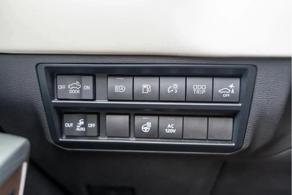 Used 2023 Toyota Tundra Capstone AWD/4WD image 16