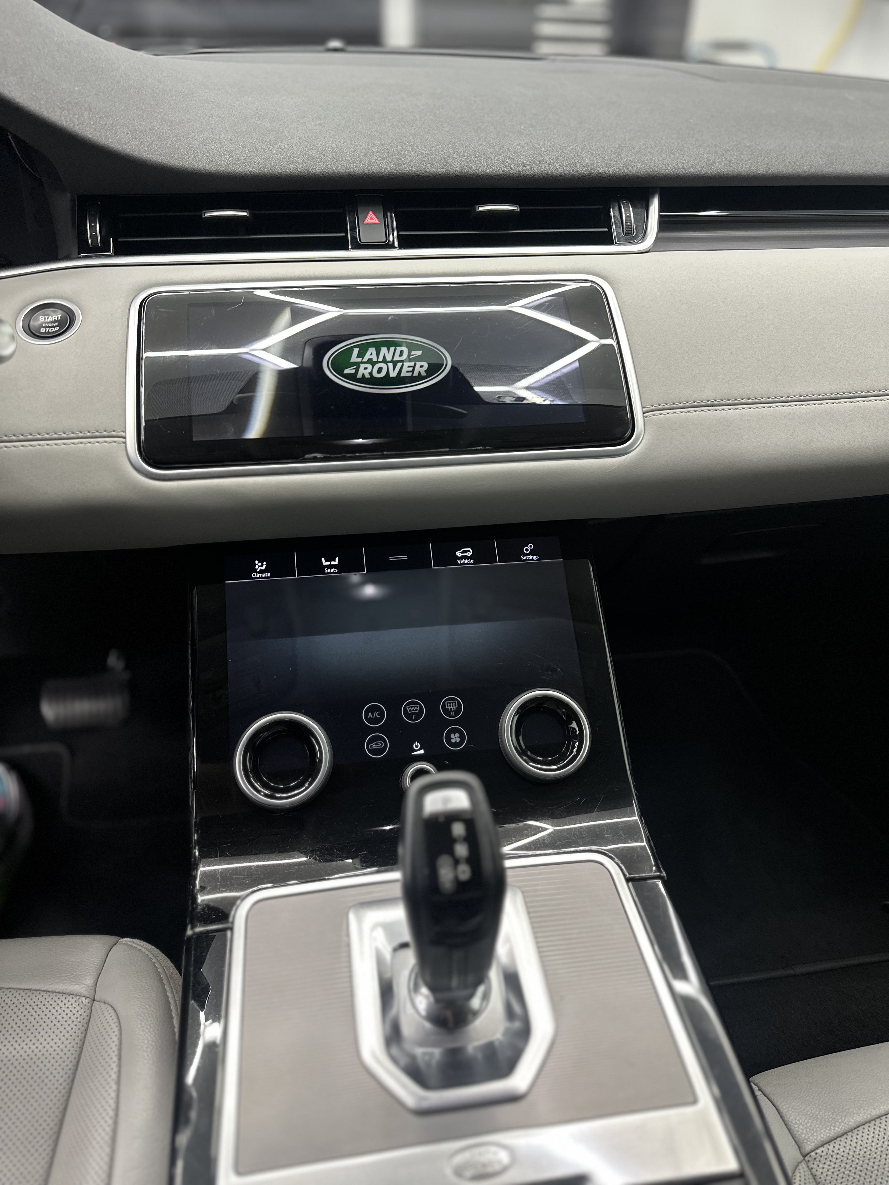 Used 2020 Land Rover Range Rover Evoque SE AWD/4WD image 8