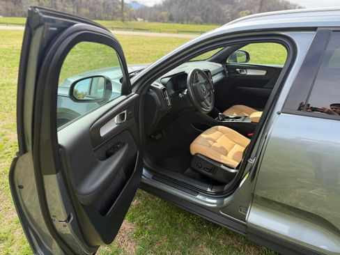 Used 2019 Volvo XC40 T5 Momentum image 20