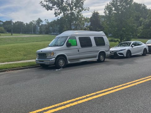 Used 1999 Ford E-150 and Econoline 150 image 10