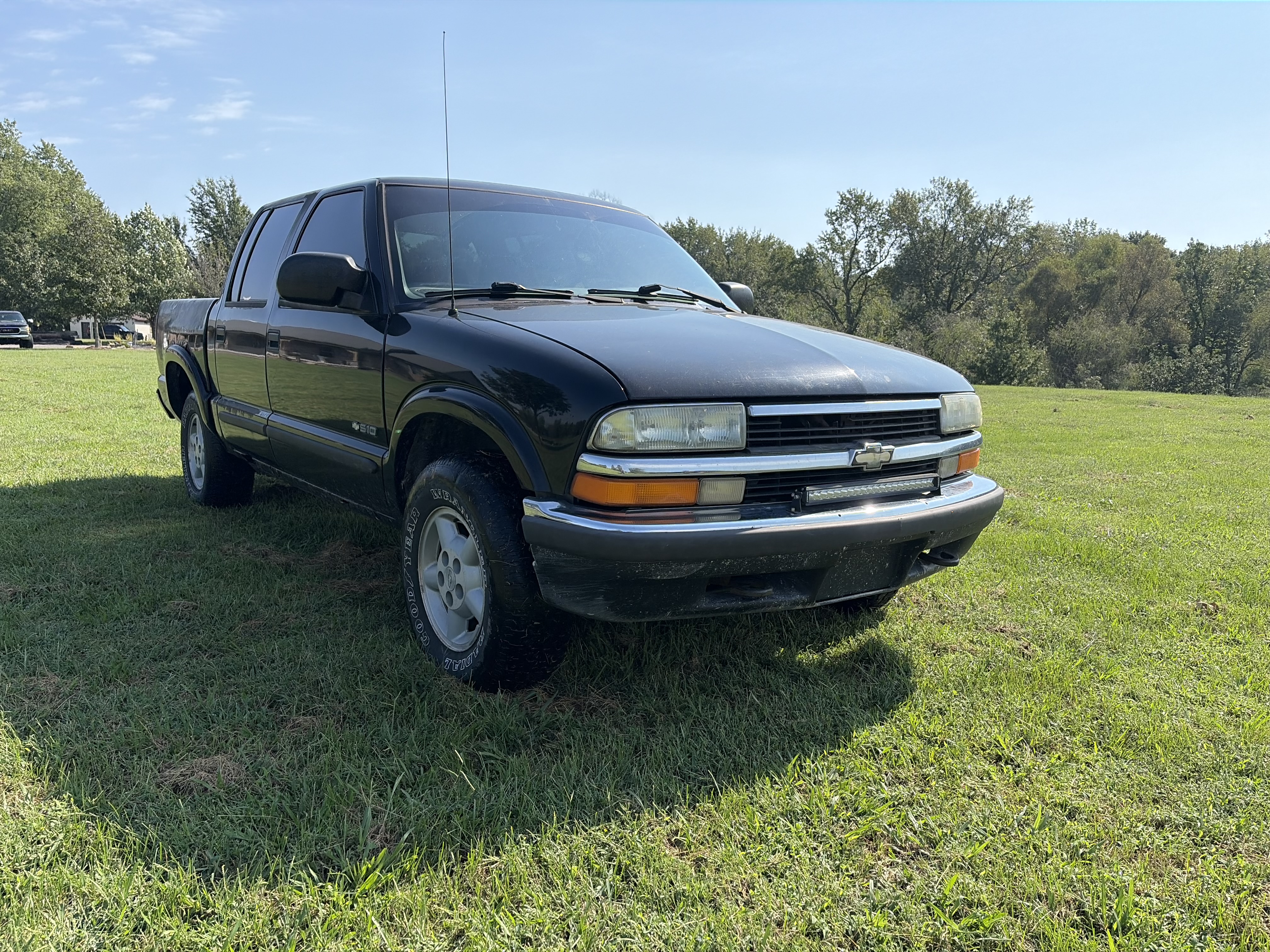 Used 2002 Chevrolet S10 Pickup LS w/ LS Preferred Equipment Group AWD/4WD image 4