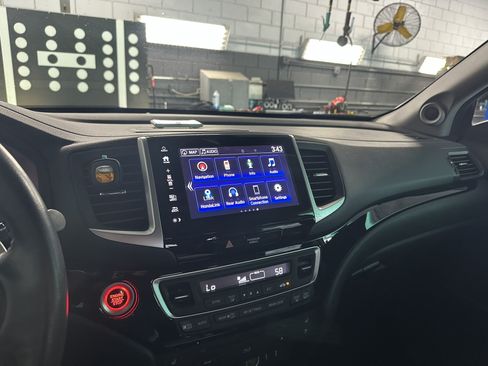 Used 2017 Honda Pilot Elite image 8