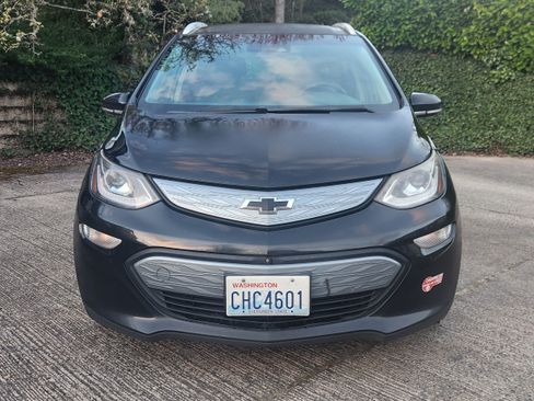 Used 2017 Chevrolet Bolt Premier w/ Driver Confidence II Package image 4