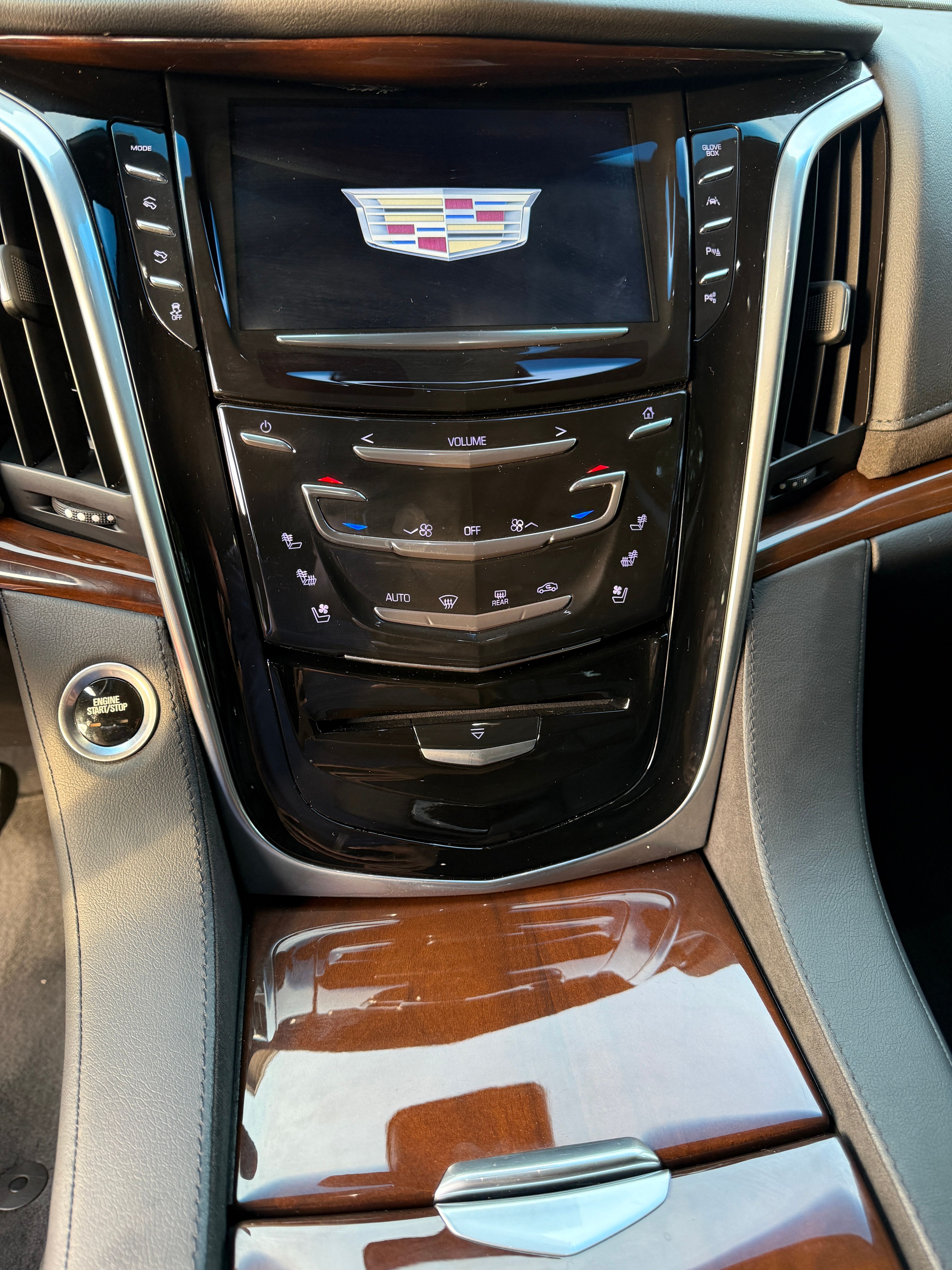 Used 2019 Cadillac Escalade Luxury RWD image 14