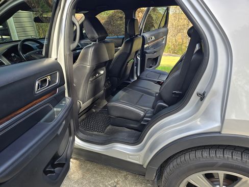 Used 2018 Ford Explorer Limited image 8
