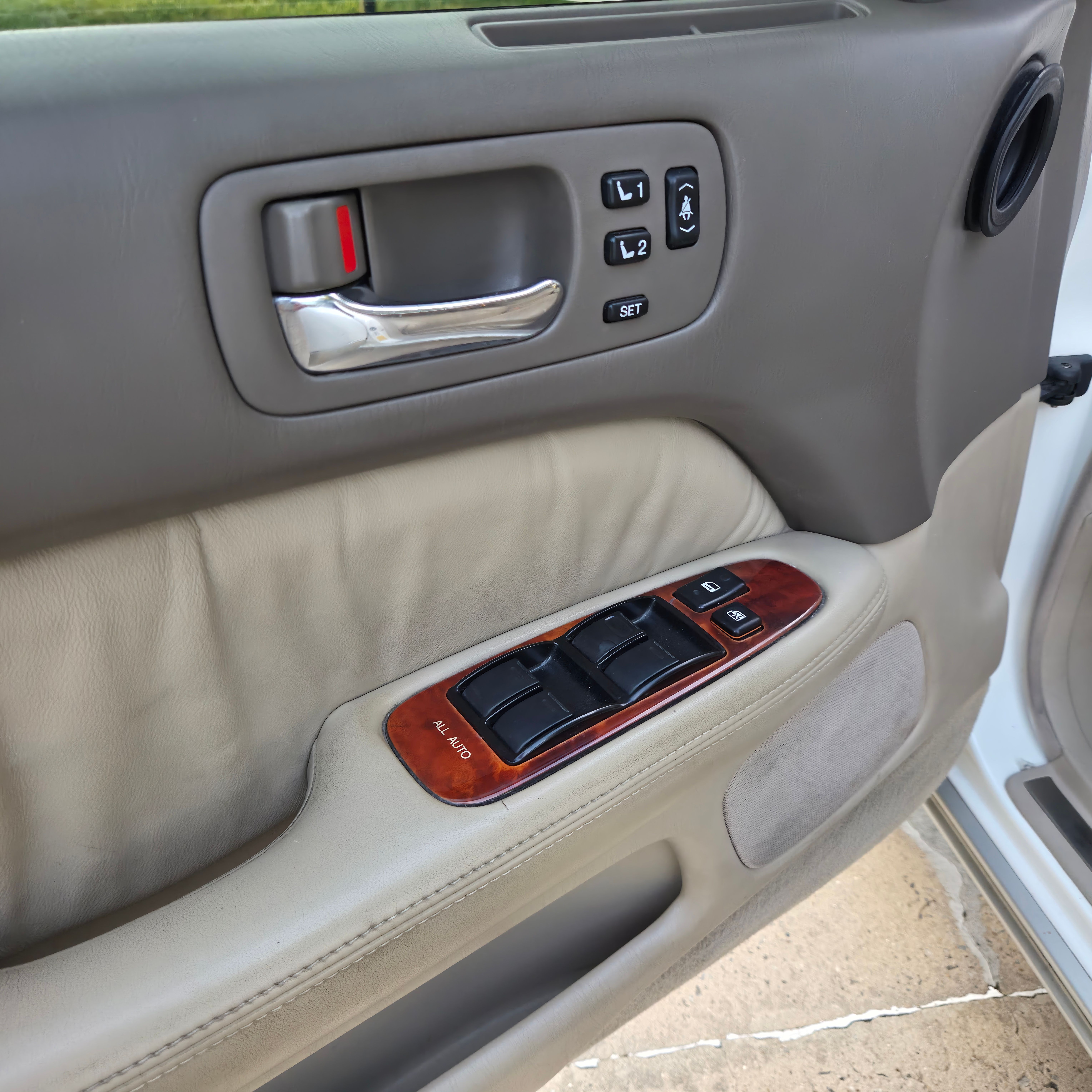 Used 1998 Lexus LS 400 RWD image 25