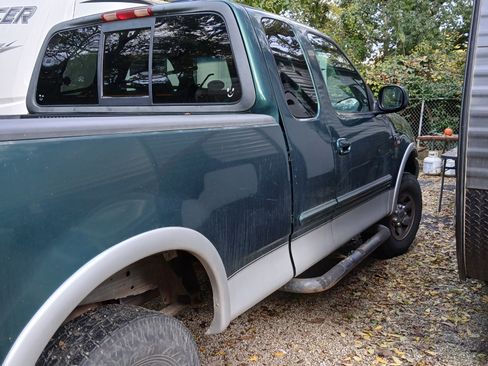 Used 1999 Ford F250 4x4 SuperCab image 1