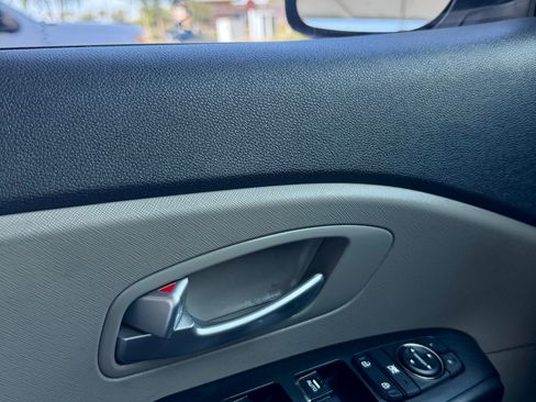 Used 2016 Kia Sedona L FWD image 11