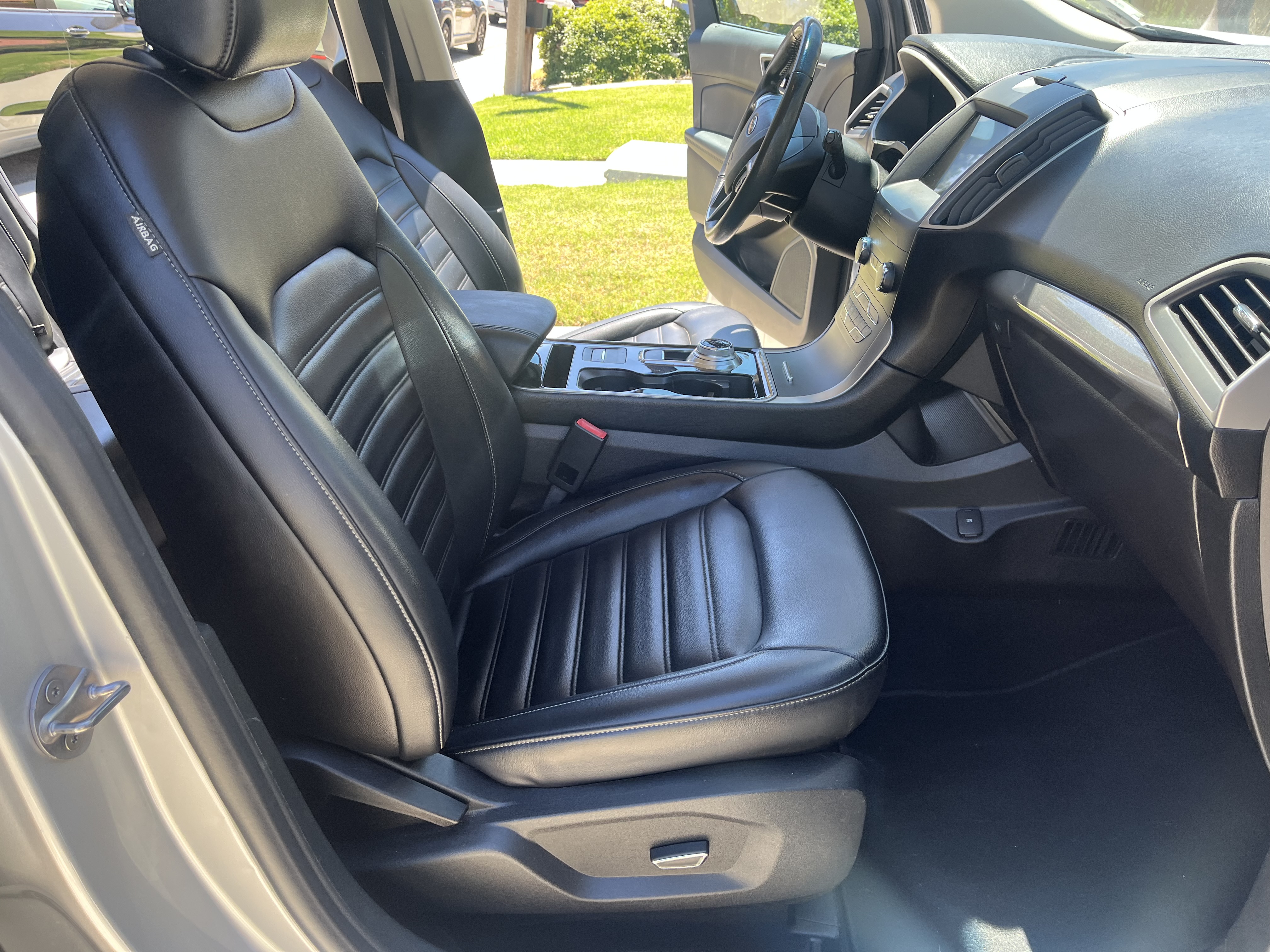 Used 2019 Ford Edge SEL w/ Equipment Group 201A FWD image 12