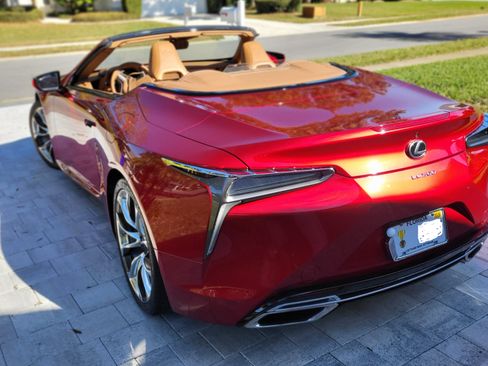 Used 2021 Lexus LC 500 Convertible image 2
