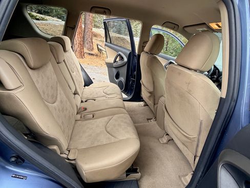 Used 2011 Toyota RAV4 4WD image 4