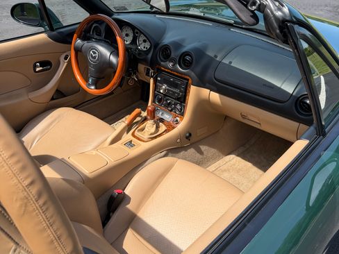 Used 2001 MAZDA MX-5 Miata RWD image 10